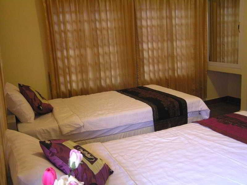 G Eleven Hotel พนมเปญ ภายนอก รูปภาพ