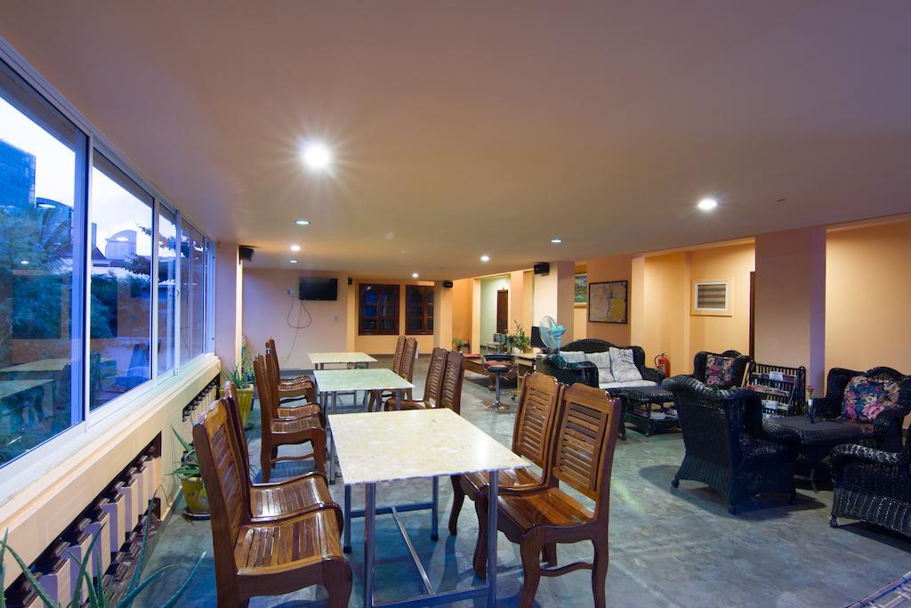 G Eleven Hotel พนมเปญ ภายนอก รูปภาพ