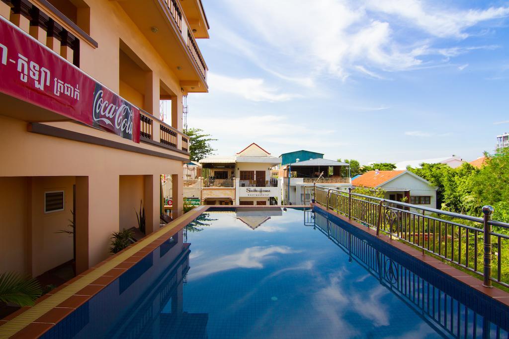 G Eleven Hotel พนมเปญ ภายนอก รูปภาพ